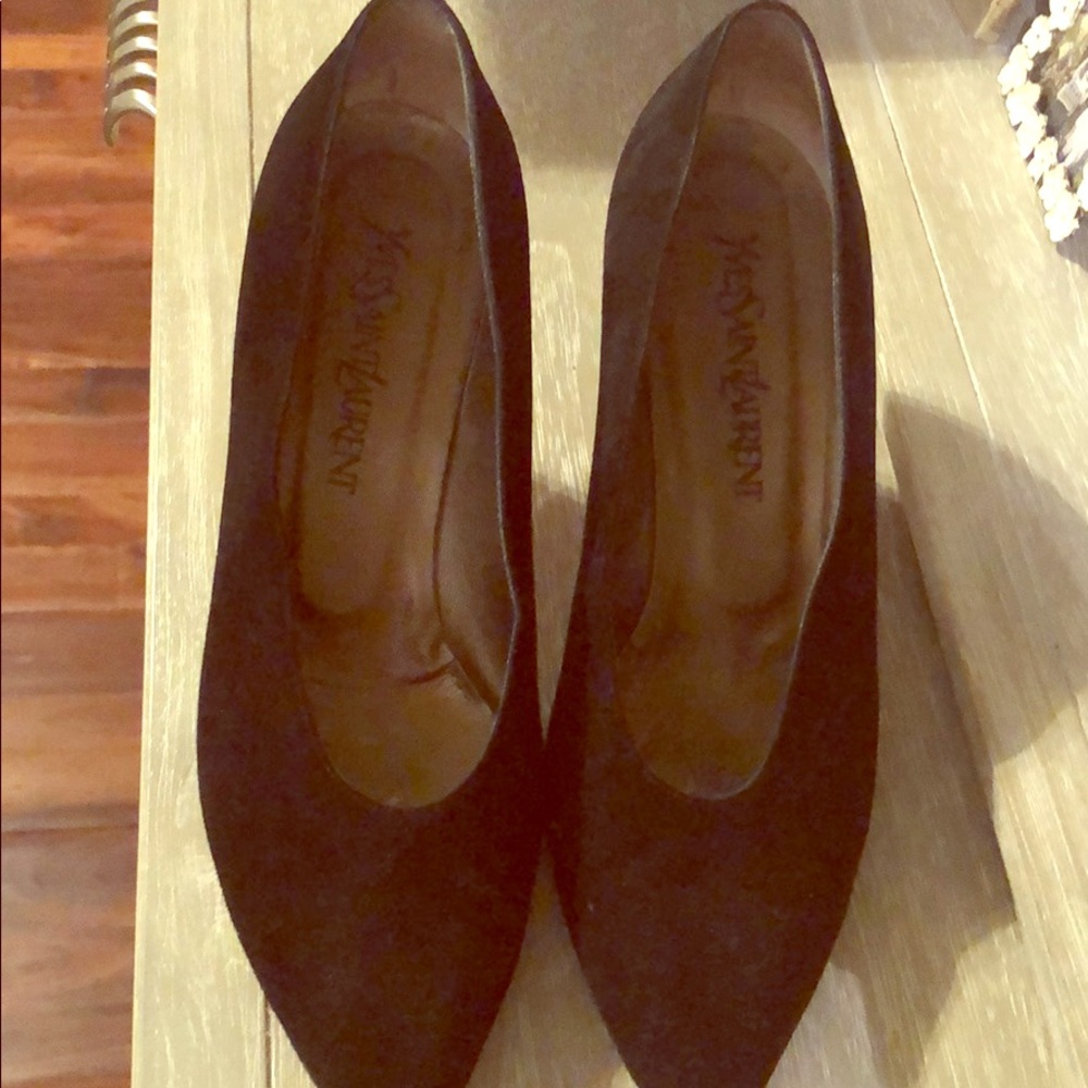 Yves Saint Laurent Italy 8 1/2 B black suede pumps